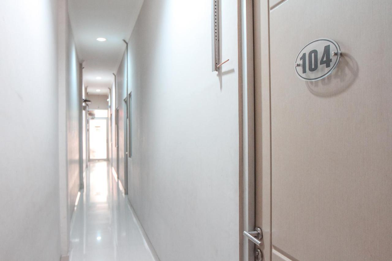 Oyo 383 Env Residence Джакарта Екстер'єр фото