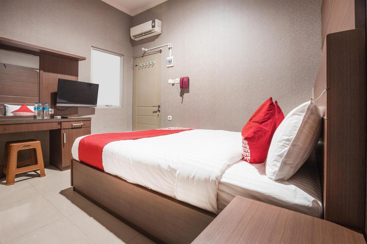 Oyo 383 Env Residence Джакарта Екстер'єр фото
